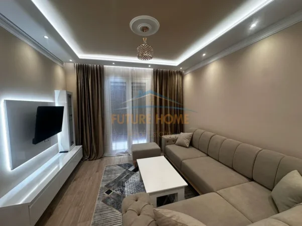 Tirane, jepet me qera apartament 2+1+Ballkon Kati 3, 103 m² 530 € (Color Splash)