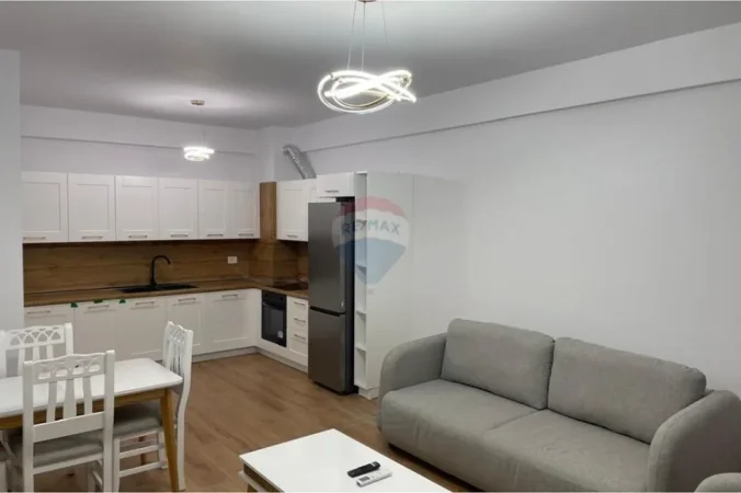 Tirane, jepet me qera apartament 1+1 Kati 5, 79 m² 450 € (Urban Gate)