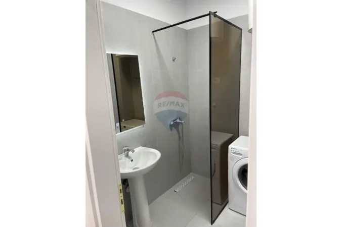 Tirane, jepet me qera apartament 1+1 Kati 5, 79 m² 450 € (Urban Gate)