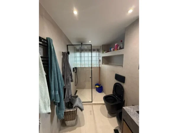 Tirane, jepet me qera apartament 1+1 Kati 9, 130 m² 800 € (Kopshti Botanik)