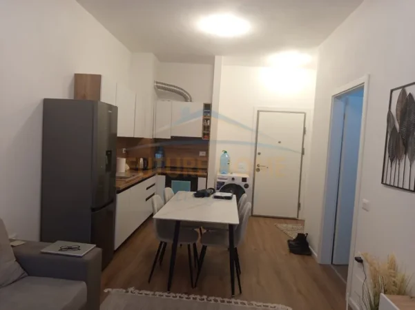 Tirane, jepet me qera apartament 1+1+Ballkon Kati 2, 48 m² 450 € (Rezidenca Kadiu)