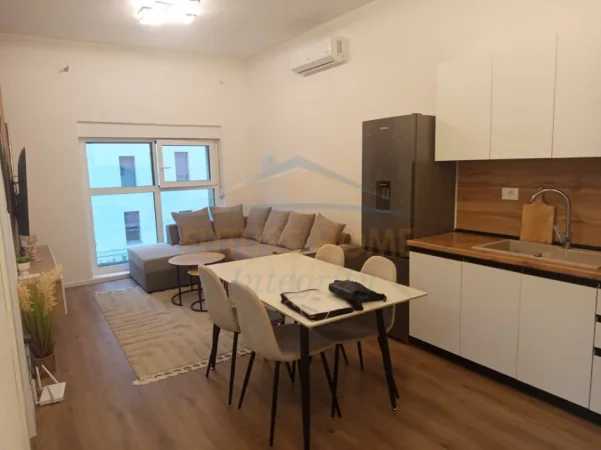 Tirane, jepet me qera apartament 1+1+Ballkon Kati 2, 48 m² 450 € (Rezidenca Kadiu)
