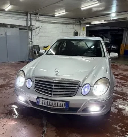 Tirane, shes makine Benz Mercedes E class Blere ne gjermani Nafte, gri metalizato automatik Kondicioner 305.000 km 6000 € i diskutueshem