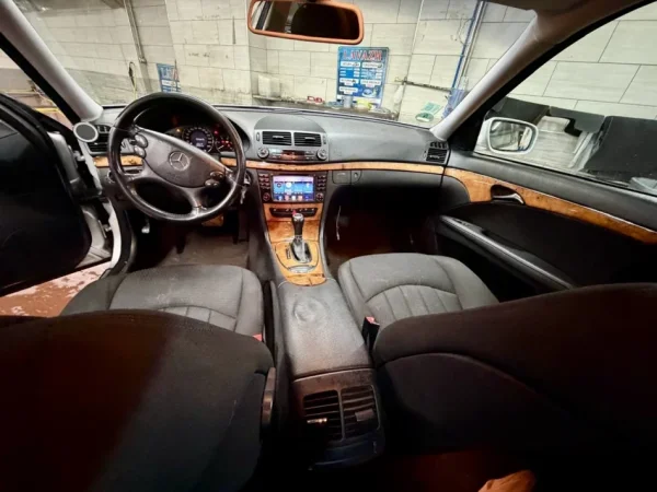Tirane, shes makine Benz Mercedes E class Blere ne gjermani Nafte, gri metalizato automatik Kondicioner 305.000 km 6000 € i diskutueshem