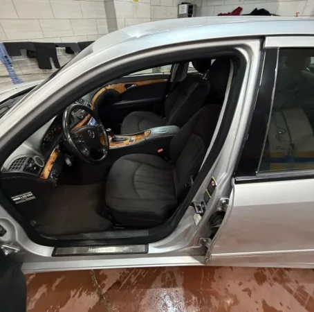 Tirane, shes makine Benz Mercedes E class Blere ne gjermani Nafte, gri metalizato automatik Kondicioner 305.000 km 6000 € i diskutueshem