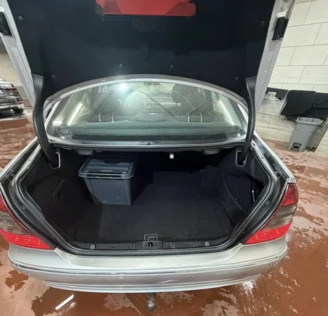Tirane, shes makine Benz Mercedes E class Blere ne gjermani Nafte, gri metalizato automatik Kondicioner 305.000 km 6000 € i diskutueshem