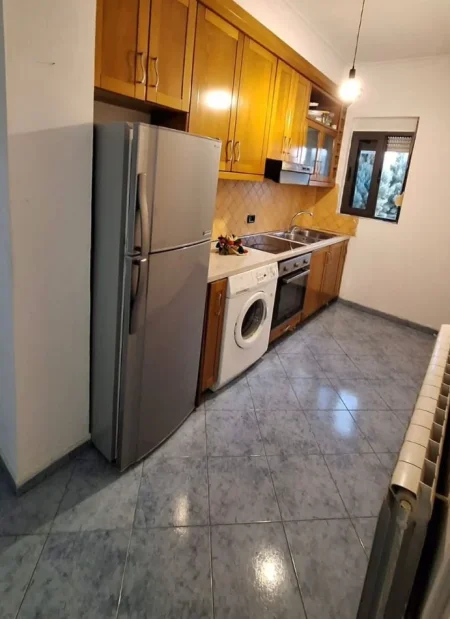 Tirane, jepet me qera apartament 2+1 , 90 m² 480 € (Pranë Bulevardit të Ri)