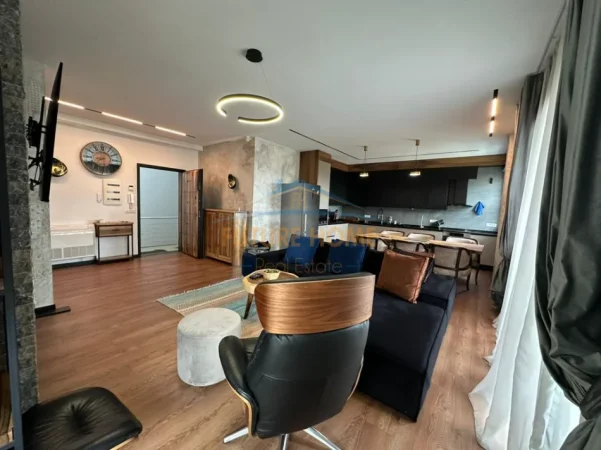 Tirane, jepet me qera apartament 2+1+Ballkon , 200 m² 1.700 € (Kompleksi Delijorgj)