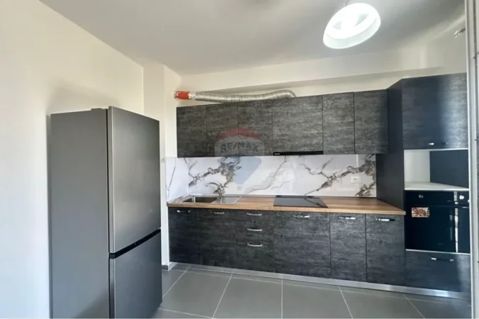Tirane, jepet me qera apartament 2+1+Ballkon , 100 m² 680 € (5 Maji)
