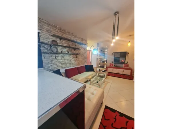 Tirane, jepet me qera apartament 2+1+Ballkon Kati 4, 104 m² 700 € (Rruga Ndre Mjeda)