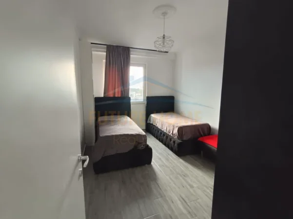 Tirane, jepet me qera apartament 2+1+Ballkon Kati 10, 100 m² 550 € (Grand Gallery)