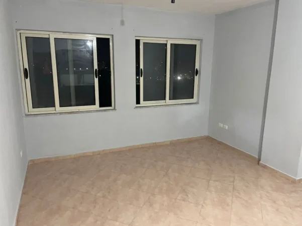 Tirane, jap me qera apartament 1+1+Ballkon Kati 4, 60 m²m, 30,000 Leke, Yzberish