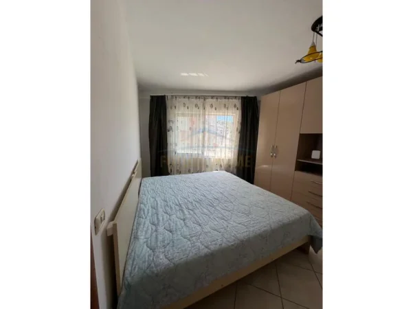 Tirane, jepet me qera apartament 1+1 Kati 4, 76 m² 380 € (FRESK)