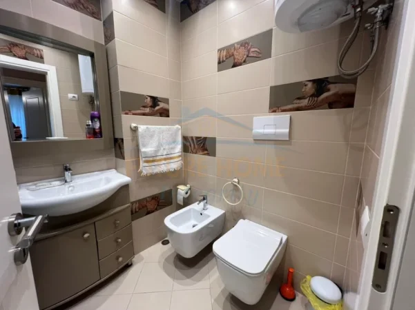 Tirane, jepet me qera apartament 2+1+Ballkon Kati 2, 90 m² 1.099 € (Kopshti Zoologjik, Tirane.)