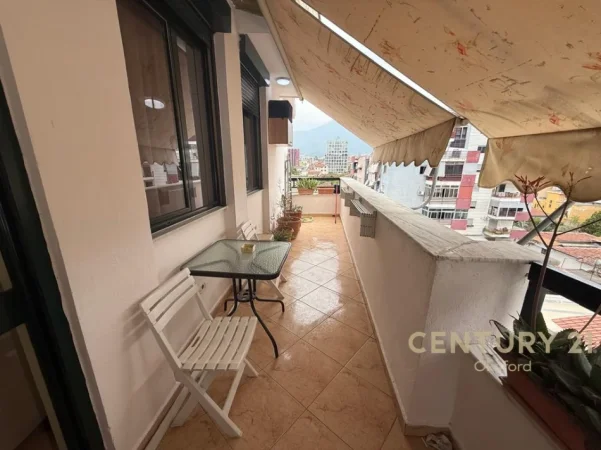 Tirane, jepet me qera apartament 2+1+Ballkon Kati 5, 76 m² 850 € (selvia)