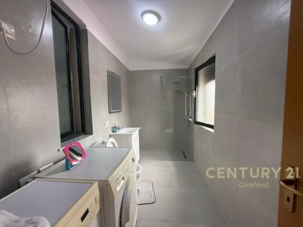 Tirane, jepet me qera apartament 2+1+Ballkon Kati 5, 76 m² 850 € (selvia)