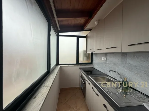 Tirane, jepet me qera apartament 2+1+Ballkon Kati 5, 76 m² 850 € (selvia)