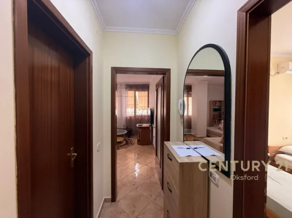 Tirane, jepet me qera apartament 2+1+Ballkon Kati 5, 76 m² 850 € (selvia)