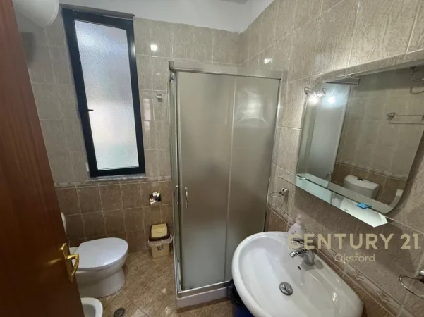 Tirane, jepet me qera apartament 2+1+Ballkon Kati 5, 76 m² 850 € (selvia)