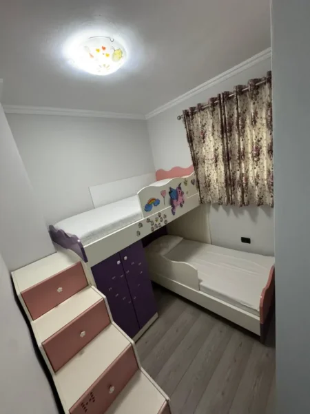 Tirane, jepet me qera apartament 3+1 Kati 6, 125 m² 1.200 € (Delijorgji)