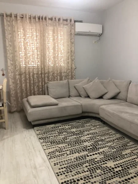 Tirane, jepet me qera apartament 1+1+Ballkon Kati 5, 65 m², 42, 000 Leke (Ali Demi)