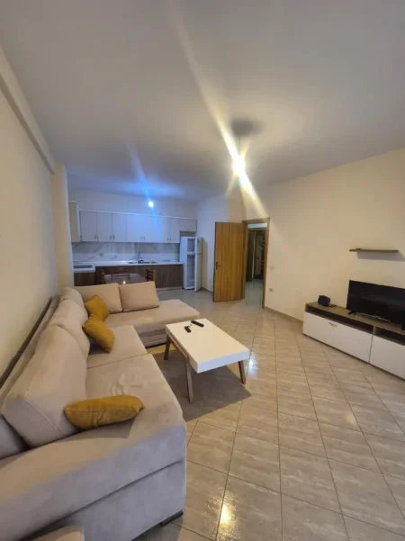Tirane, jepet me qera apartament 1+1+Aneks+Ballkon Kati 1, 77 m² 450 € (kodra e diellit)