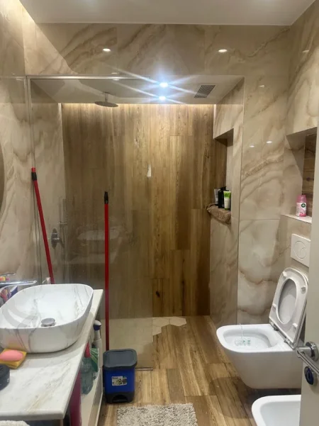 Tirane, jepet me qera apartament 2+1+Ballkon , 60,000 Leke ,95 m² (Astir)
