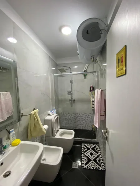Tirane, shitet apartament duplex 3+1 Kati 8, 139 m² 300.000 € (Rruga e Dibres)