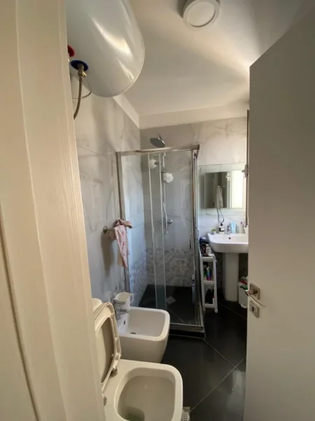 Tirane, shitet apartament duplex 3+1 Kati 8, 139 m² 300.000 € (Rruga e Dibres)