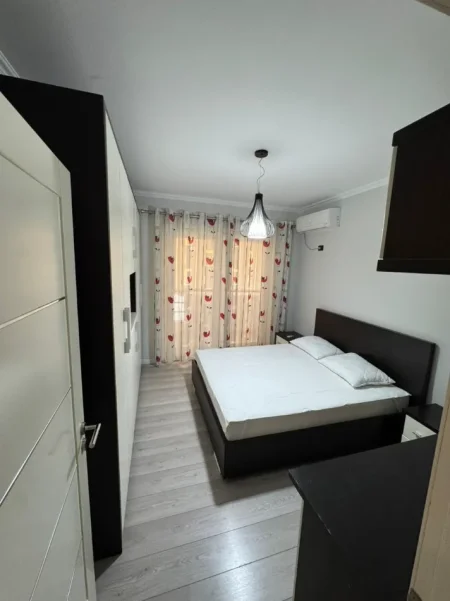 Tirane, jepet me qera apartament 3+1+Ballkon Kati 6, 125 m² 1.199 € (Rruga e Kavajes)