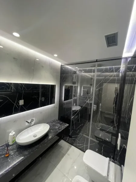 Tirane, jepet me qera zyre Kati 4, 130 m² 1.700 € (KOMUNA E PARISIT)