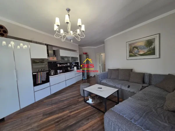 Vlore, shitet apartament 2+1+Ballkon Kati 9, 111 m² 163.000 € (Rruga Fiqirete Musta)