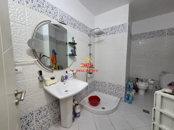 Vlore, shitet apartament 2+1+Ballkon Kati 9, 111 m² 163.000 € (Rruga Fiqirete Musta)