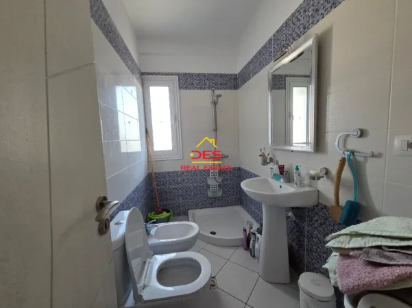 Vlore, shitet apartament 2+1+Ballkon Kati 9, 111 m² 163.000 € (Rruga Fiqirete Musta)