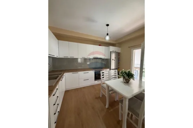 Tirane, jepet me qera apartament 1+1+Ballkon , 65 m² 550 € (Rruga Isuf Elezi Selite)