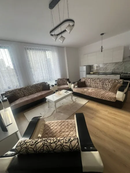 Tirane, jepet me qera apartament 2+1 Kati 1, 100 m² 700 € (FILIP JANO)