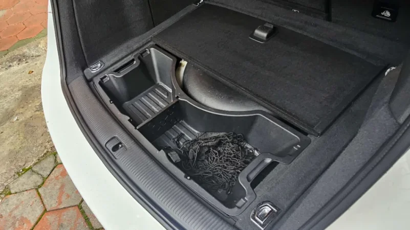 Tirane, shes Audi Q5 2.0 Gaz-Benzin Benzin+Gaz, e bardhë Klima 208.000 km 12.000 €