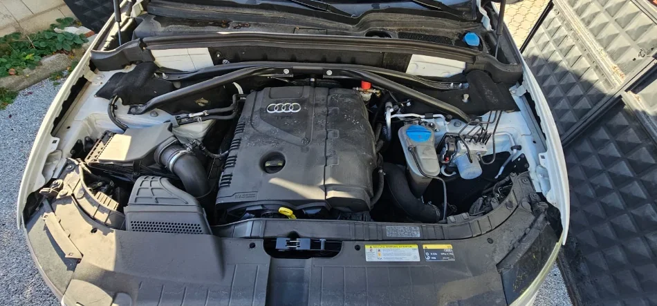 Tirane, shes Audi Q5 2.0 Gaz-Benzin Benzin+Gaz, e bardhë Klima 208.000 km 12.000 €