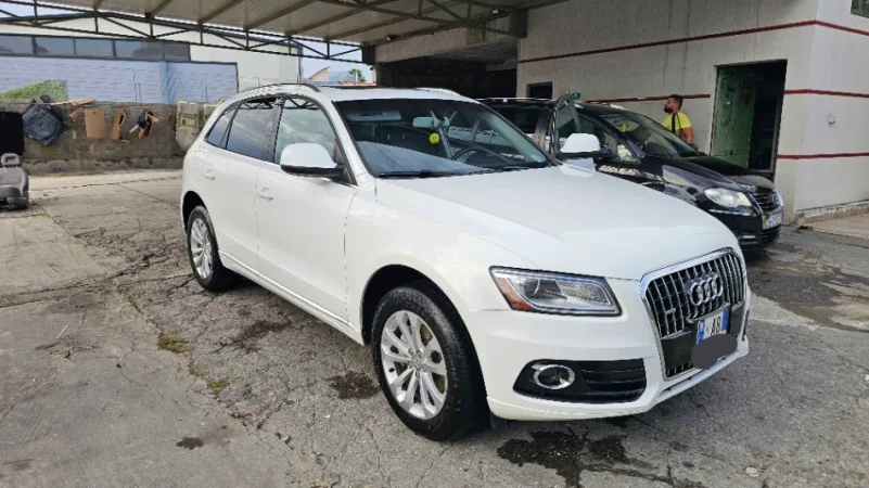 Tirane, shes Audi Q5 2.0 Gaz-Benzin Benzin+Gaz, e bardhë Klima 208.000 km 12.000 €