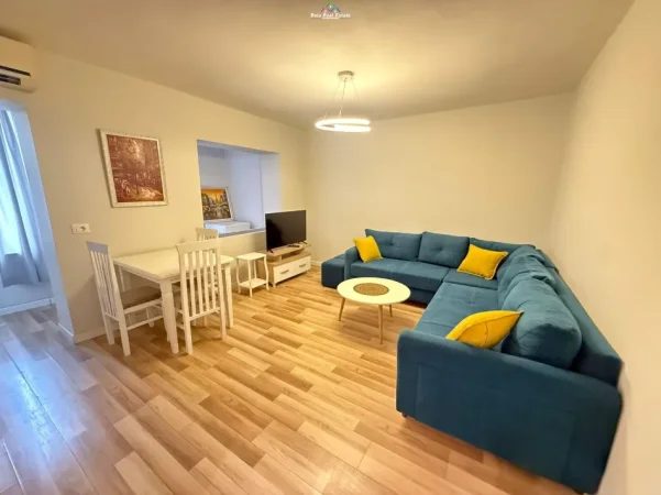 Tirane, jepet me qera apartament 1+1+Ballkon Kati 3, 55 m² 600 € (bulevardi zogu i pare)