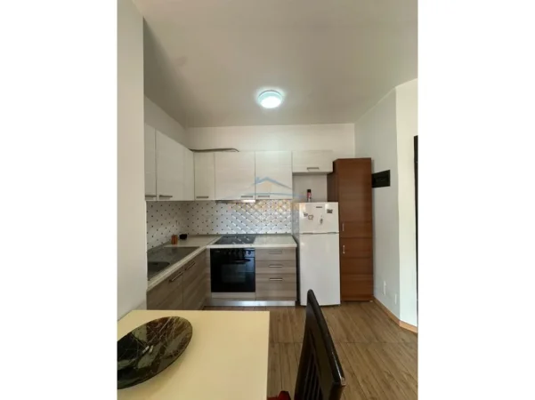 Tirane, jepet me qera apartament 1+1 Kati 6, 81 m² 500 € (XHAMLLIKU)
