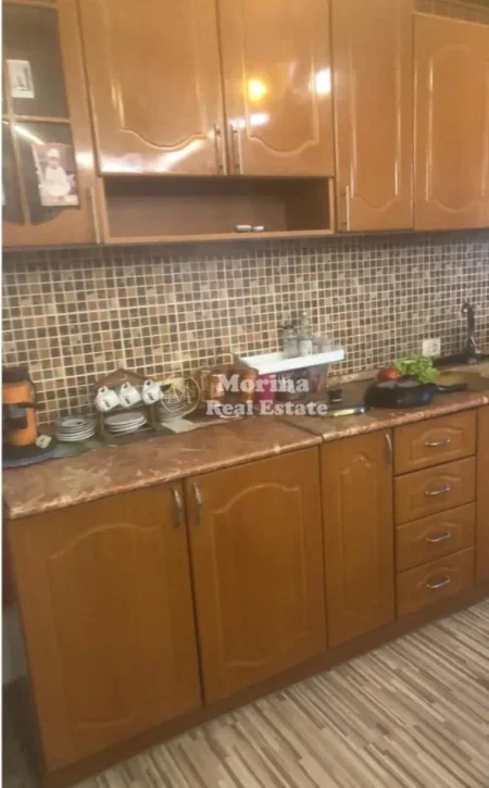 Tirane, jepet me qera apartament 3+1 Kati 2, 78 m² 400 € (Pjese Vile 2 1 Rruga Siri Kodra)