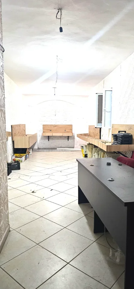 Tirane, jepet me qera dyqan Kati 0, 50 m² 500 € (rr. Sander Prosi, Mozaiku Tiranes)
