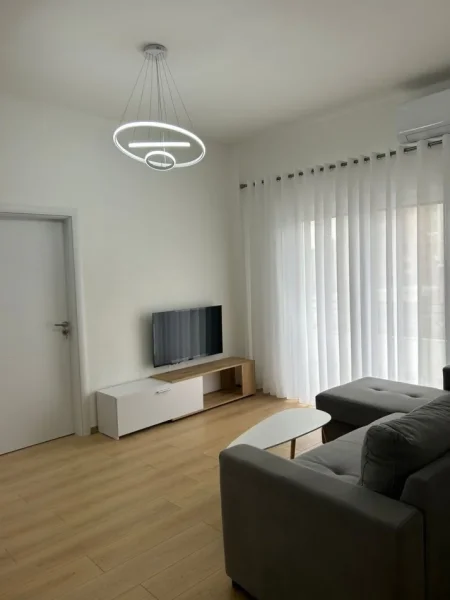 Tirane, jepet me qera apartament 1+1 Kati 3, 60 m² 450 € (Ali Demi)