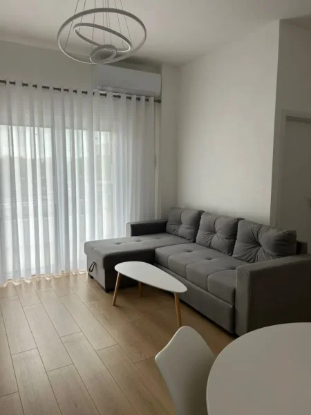 Tirane, jepet me qera apartament 1+1 Kati 3, 60 m² 450 € (Ali Demi)