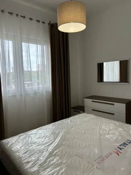 Tirane, jepet me qera apartament 1+1 Kati 3, 60 m² 450 € (Ali Demi)
