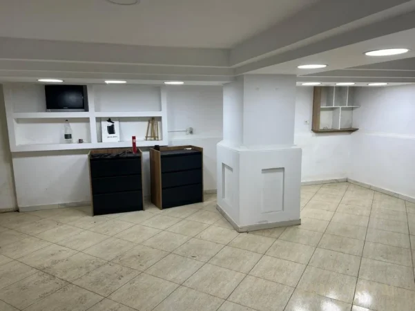 Tirane, shes ambjent biznesi Kati -1, 29 m² 65.000 € (Ish Blloku)