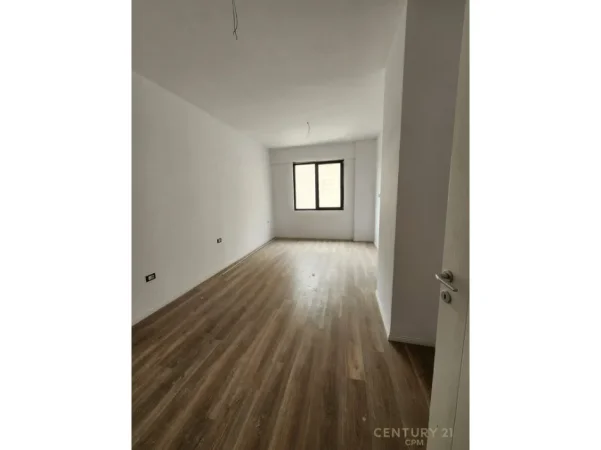 Tirane, shes apartament 2+1 Kati 3, 128 m² 275.000 € (liqeni Thate)