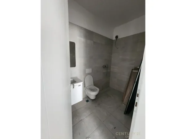 Tirane, shes apartament 2+1 Kati 3, 128 m² 275.000 € (liqeni Thate)