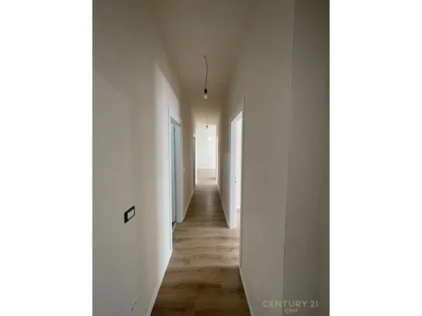 Tirane, shes apartament 3+1 Kati 6, 125 m² 400.000 € (komuna e Parisit)